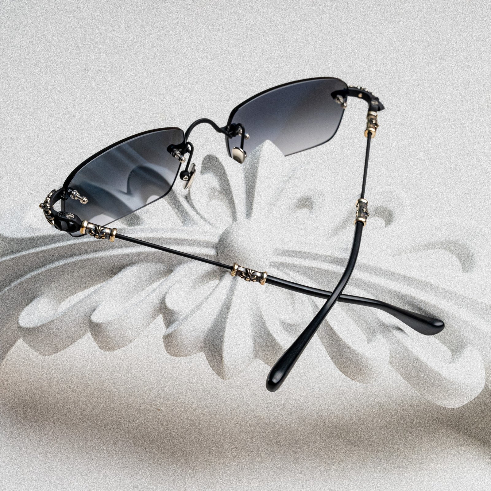 CHROME HEARTS PILLS III MATTE BLACK- MATTE BLACK – PLASTIC – SUN – 52-19-145 (3)