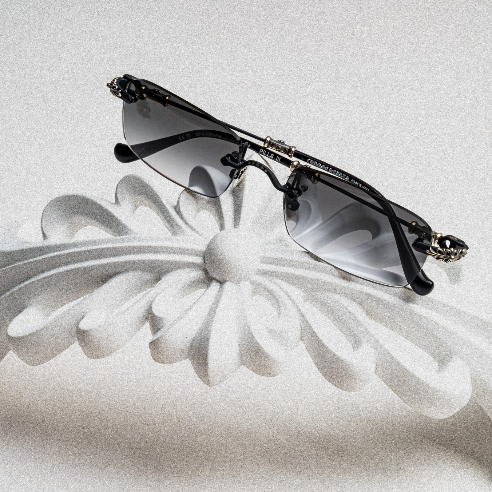 CHROME HEARTS PILLS III MATTE BLACK- MATTE BLACK – PLASTIC – SUN – 52-19-145 (4)