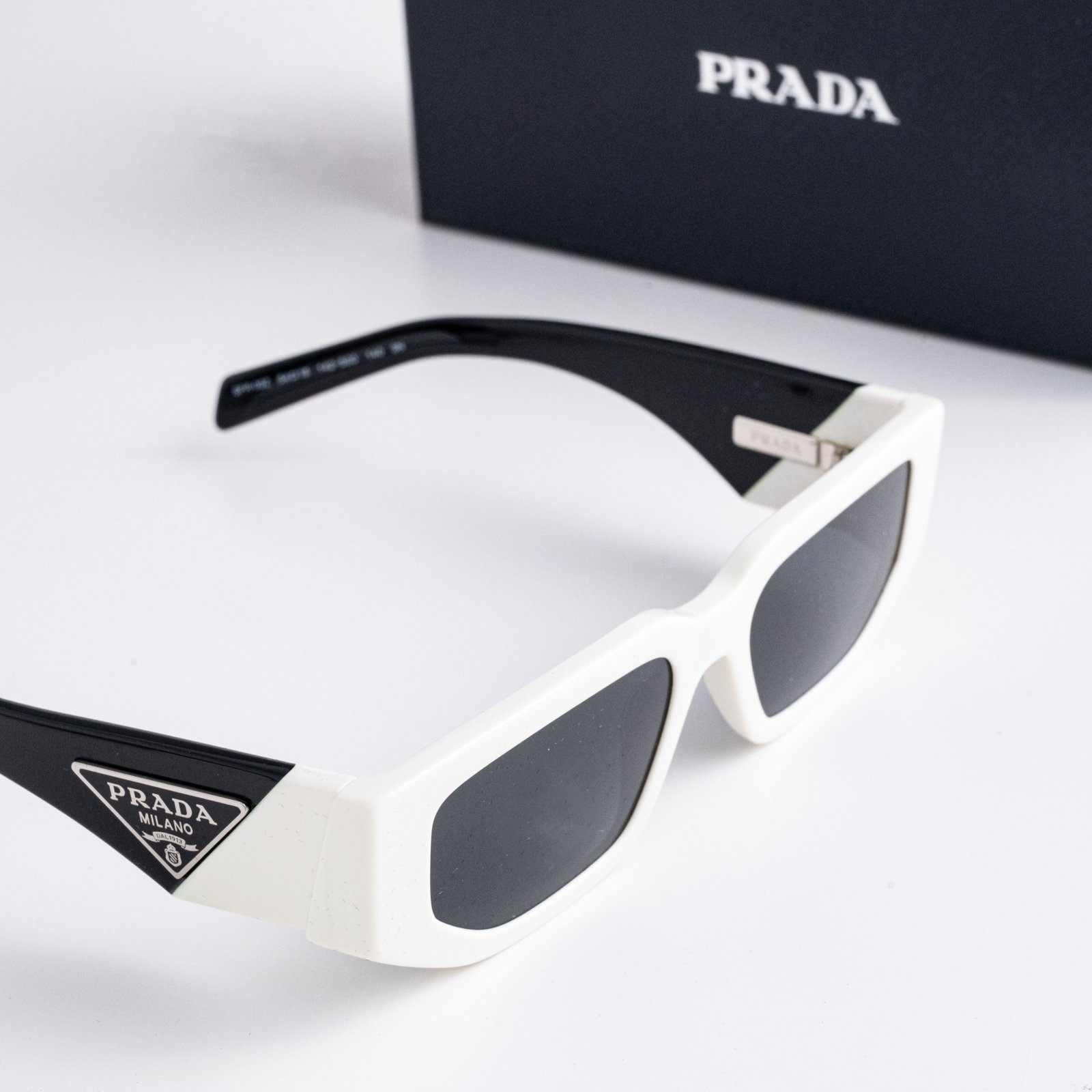 PRADA PR 09ZSF 1425S0 TALC DARK GREY – 55-17-140 (4)