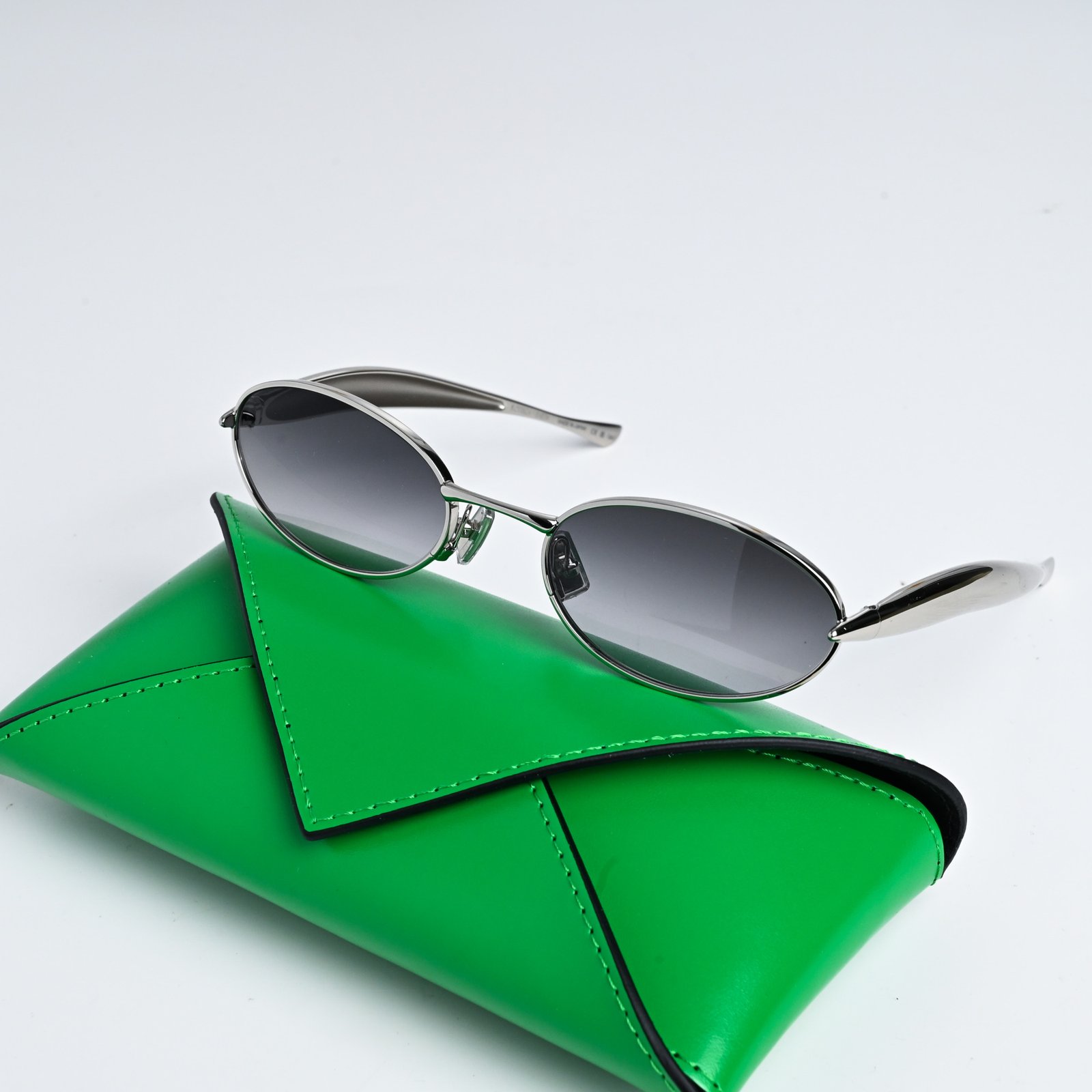 BOTTEGA VENETA BV1386S 003 SILVER GREY – 57-21-135 (2)