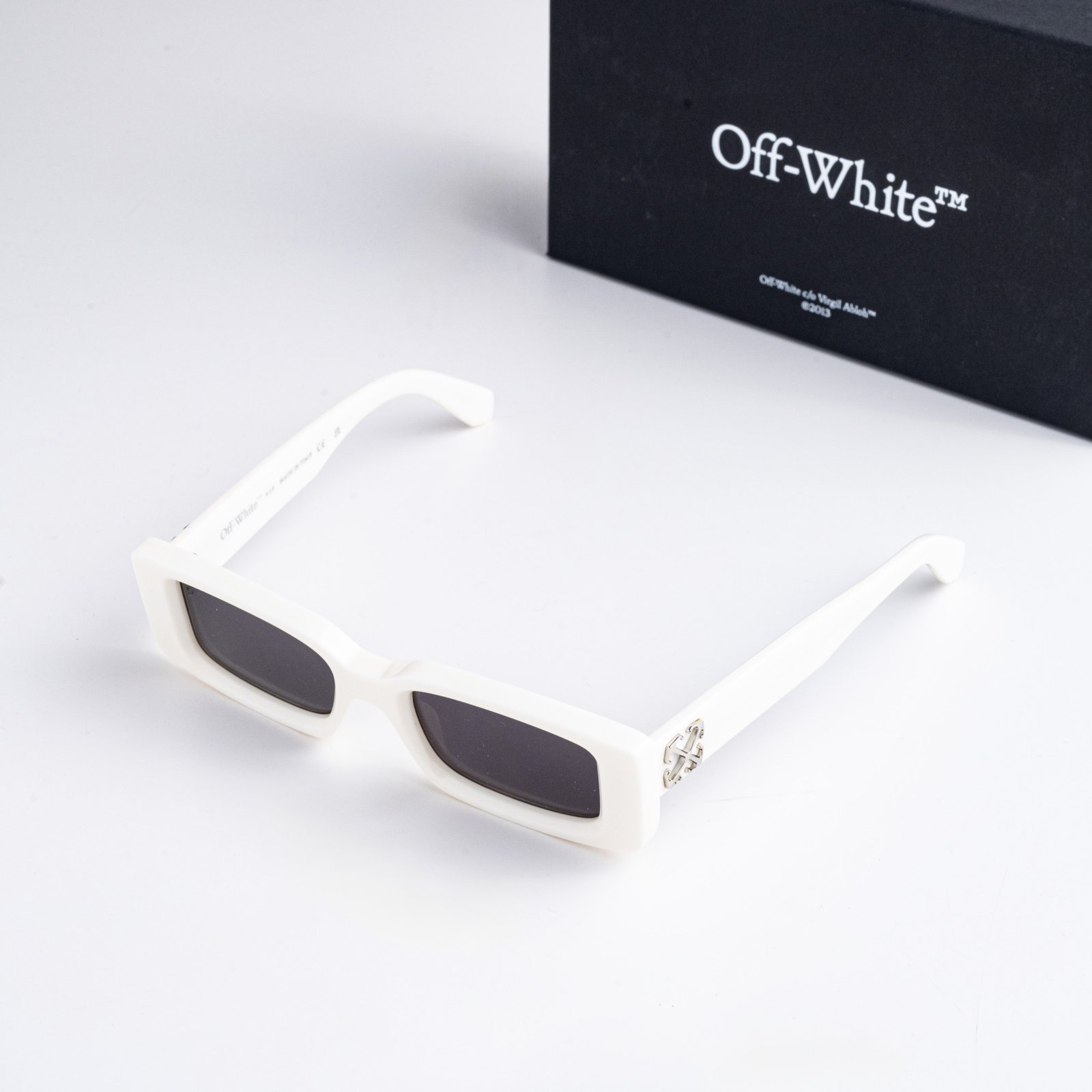 OFF WHITE ARTHUR WHITE DARK GREY SS24 OERI127S24PLA0010107 WHITE – 50_20_150 (3)