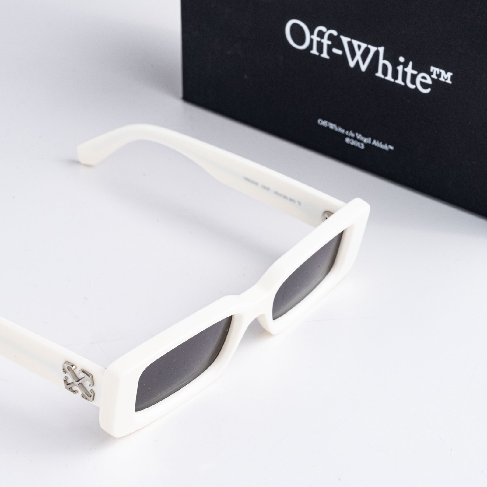 OFF WHITE ARTHUR WHITE DARK GREY SS24 OERI127S24PLA0010107 WHITE – 50_20_150 (6)