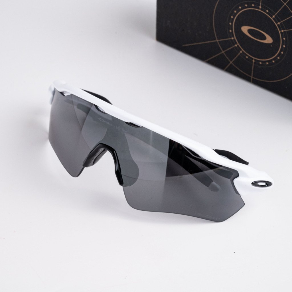 OAKLEY 0OO9208 920894 POLISHED WHITE PRIZM BLACK POLARIZED – 38_138