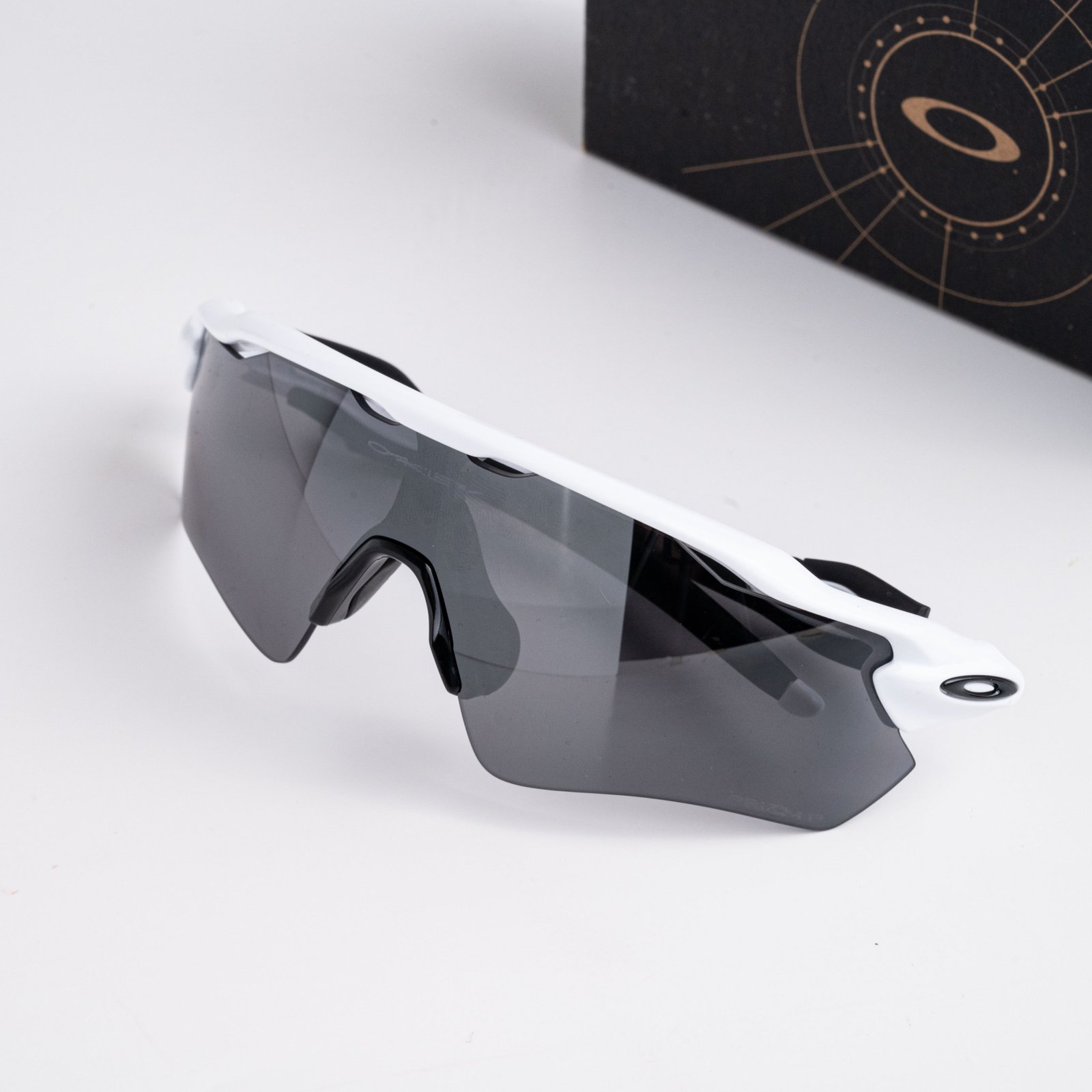 OAKLEY 0OO9208 920894 POLISHED WHITE PRIZM BLACK POLARIZED – 38_138