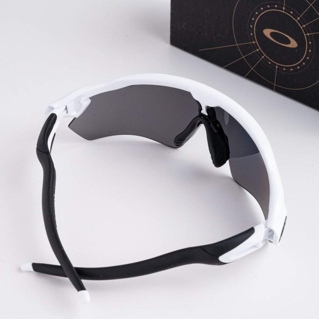OAKLEY 0OO9208 920894 POLISHED WHITE PRIZM BLACK POLARIZED – 38_138(1)