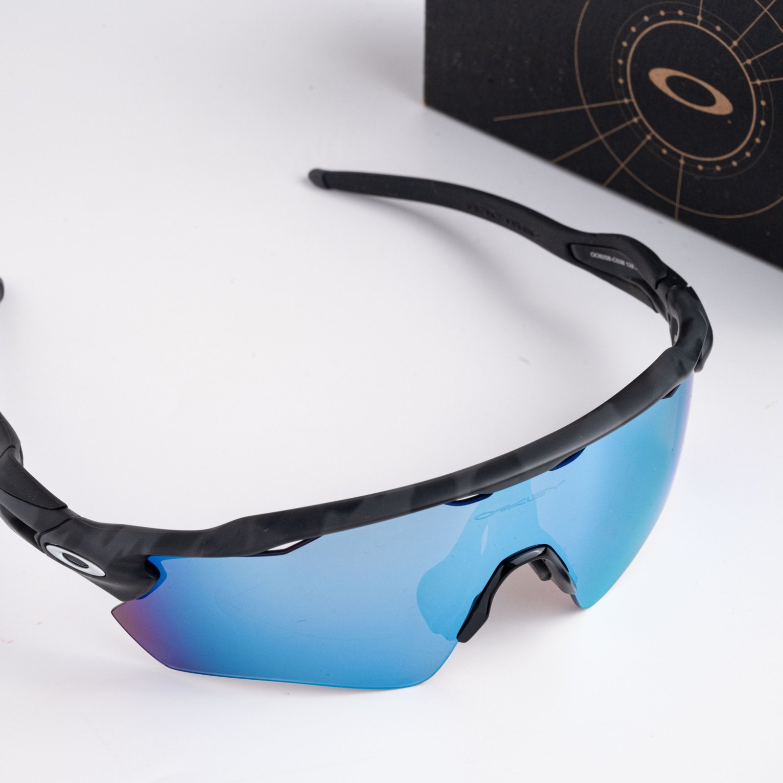 OAKLEY 0OO9208 9208C0 MATTE BLACK CAMO PRIZM DEEP WATER POLARIZED – 38_138(3)