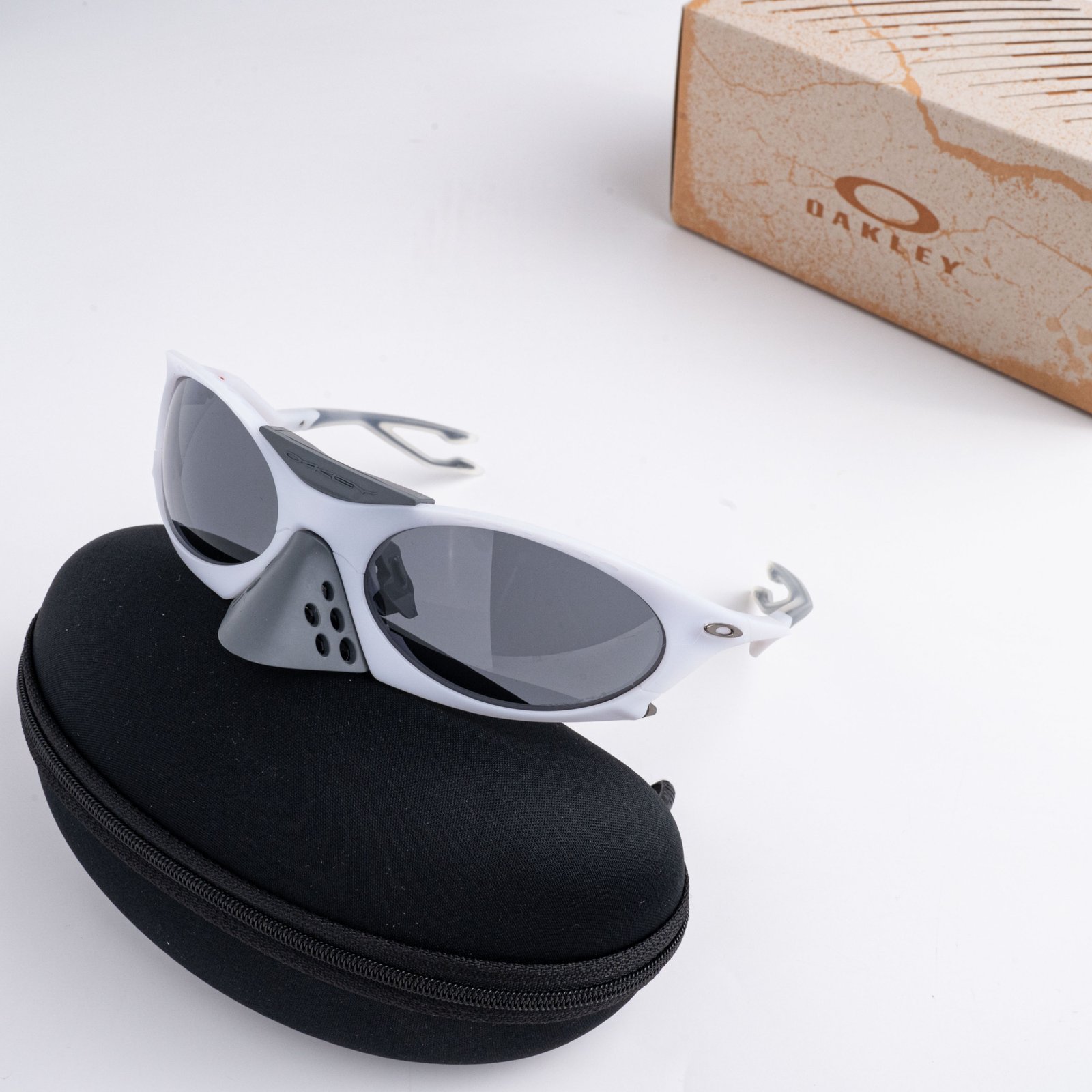 OAKLEY 0OO9437 943706 MATT VAPOR PRIZM GREY – 63_19_126