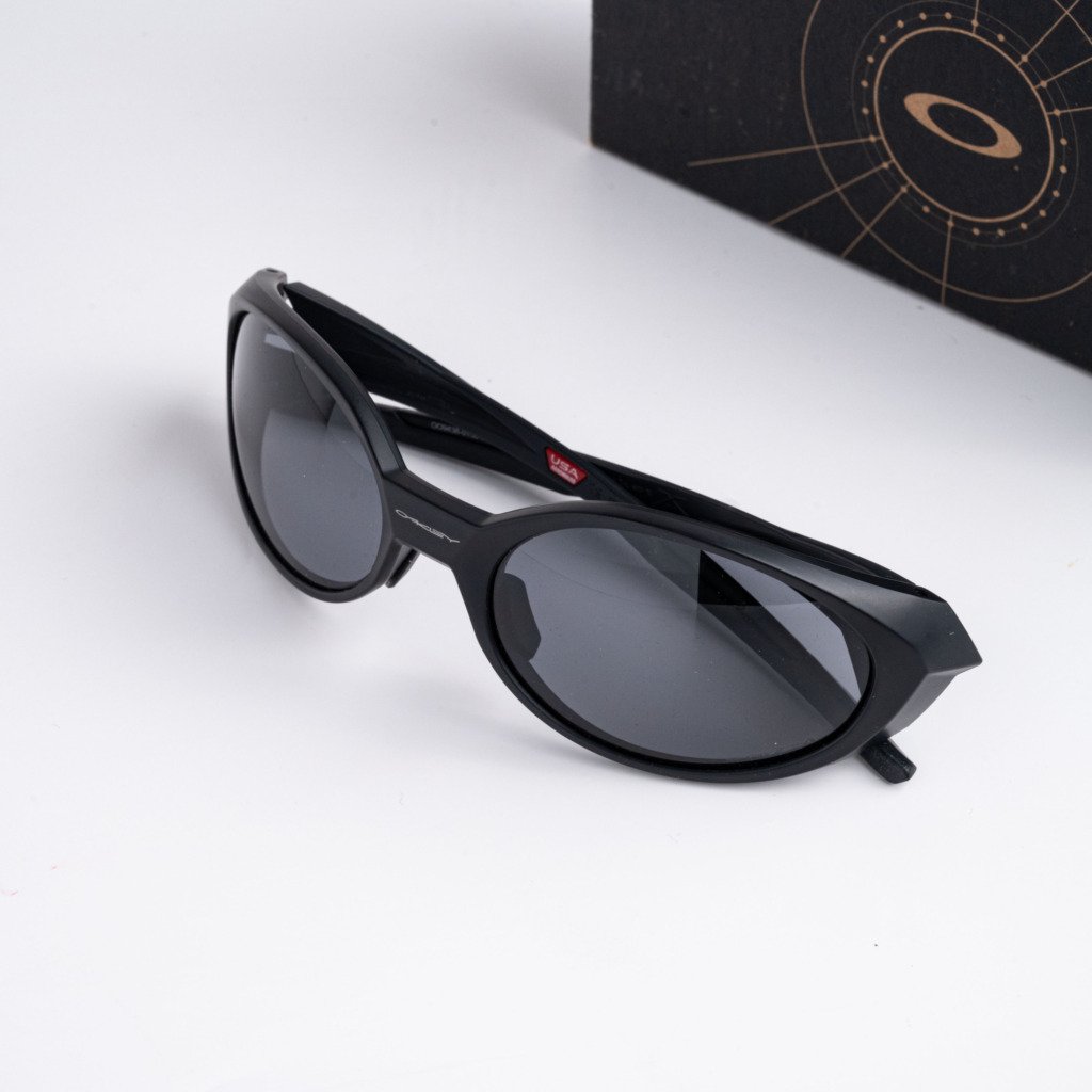 OAKLEY 0OO9438 943801 MATTE BLACK PRIZM GREY – 58_19_137(2)