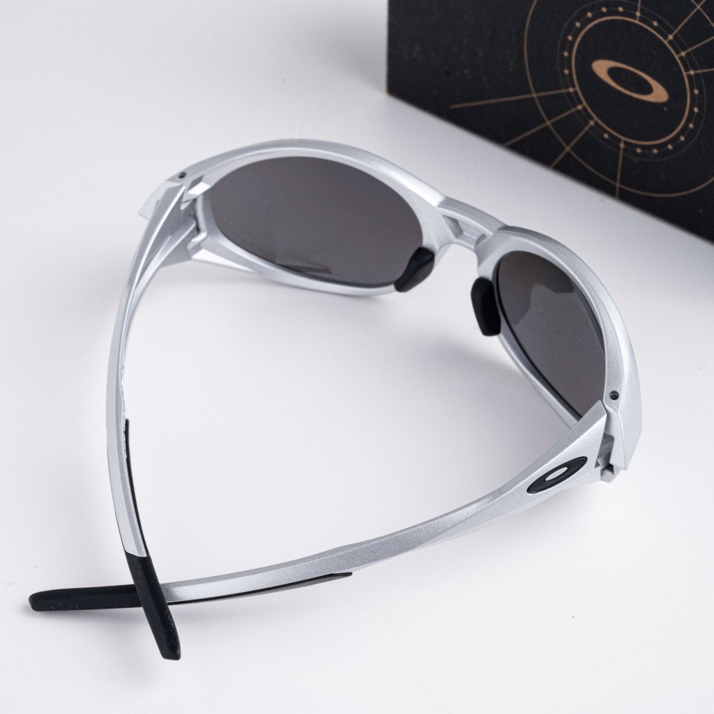OAKLEY 0OO9438 943805 SILVER PRIZM BLACK POLARIZED – 58_19_137