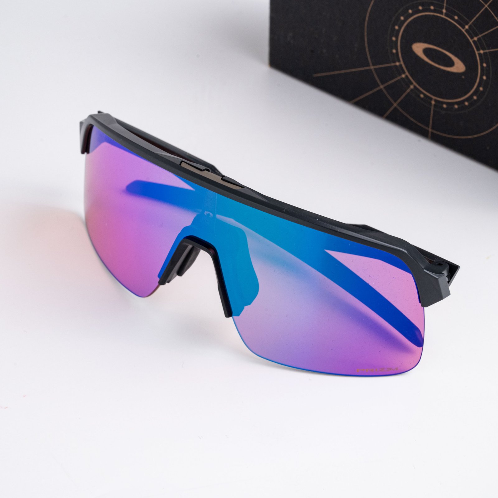 OAKLEY 0OO9463A 946302 MATTE CARBON PRIZM GOLF – 39_139_139(3)
