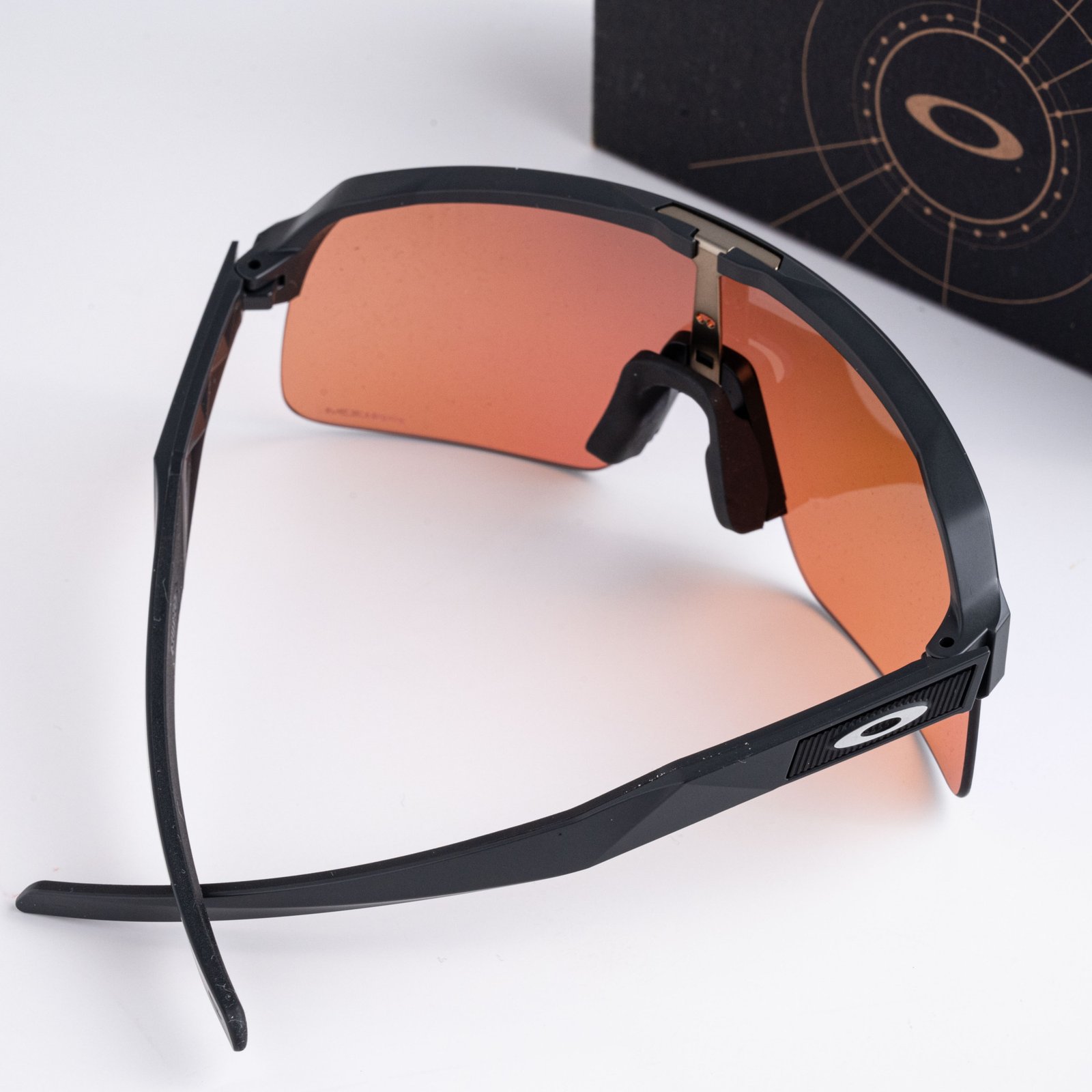 OAKLEY 0OO9463A 946302 MATTE CARBON PRIZM GOLF – 39_139_139(4)