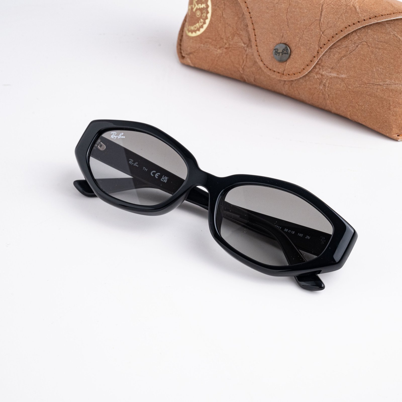 RAYBAN x JENNIE 0RB4473D 667711 BLACK GRADIENT GREY – 56_18_145(4)