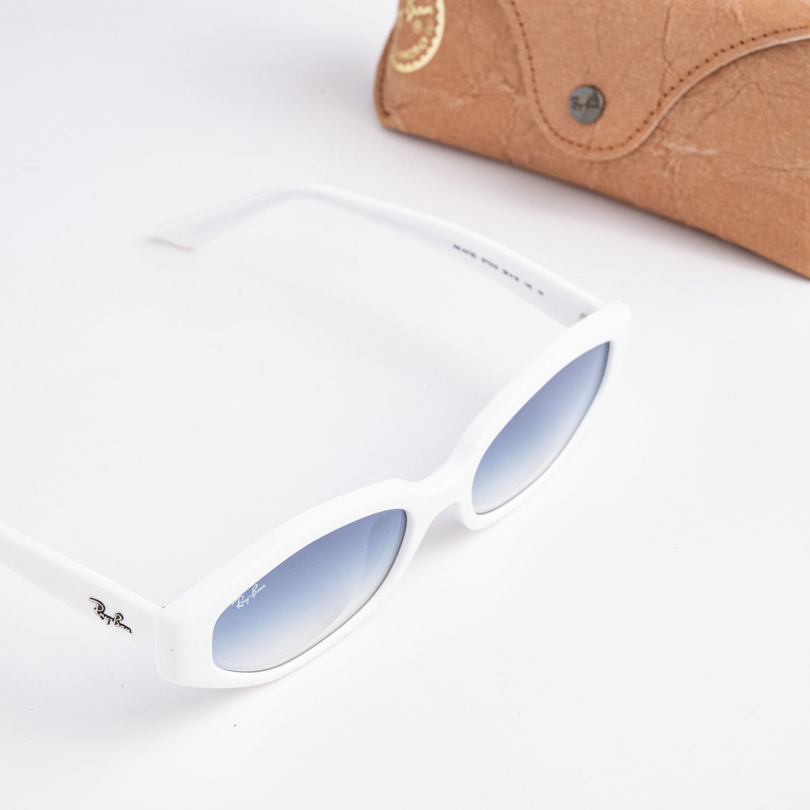 RAYBAN x JENNIE 0RB4473D 677219 WHITE CLEAR GRADIENT LIGHT BLUE – 56_18_145(4)