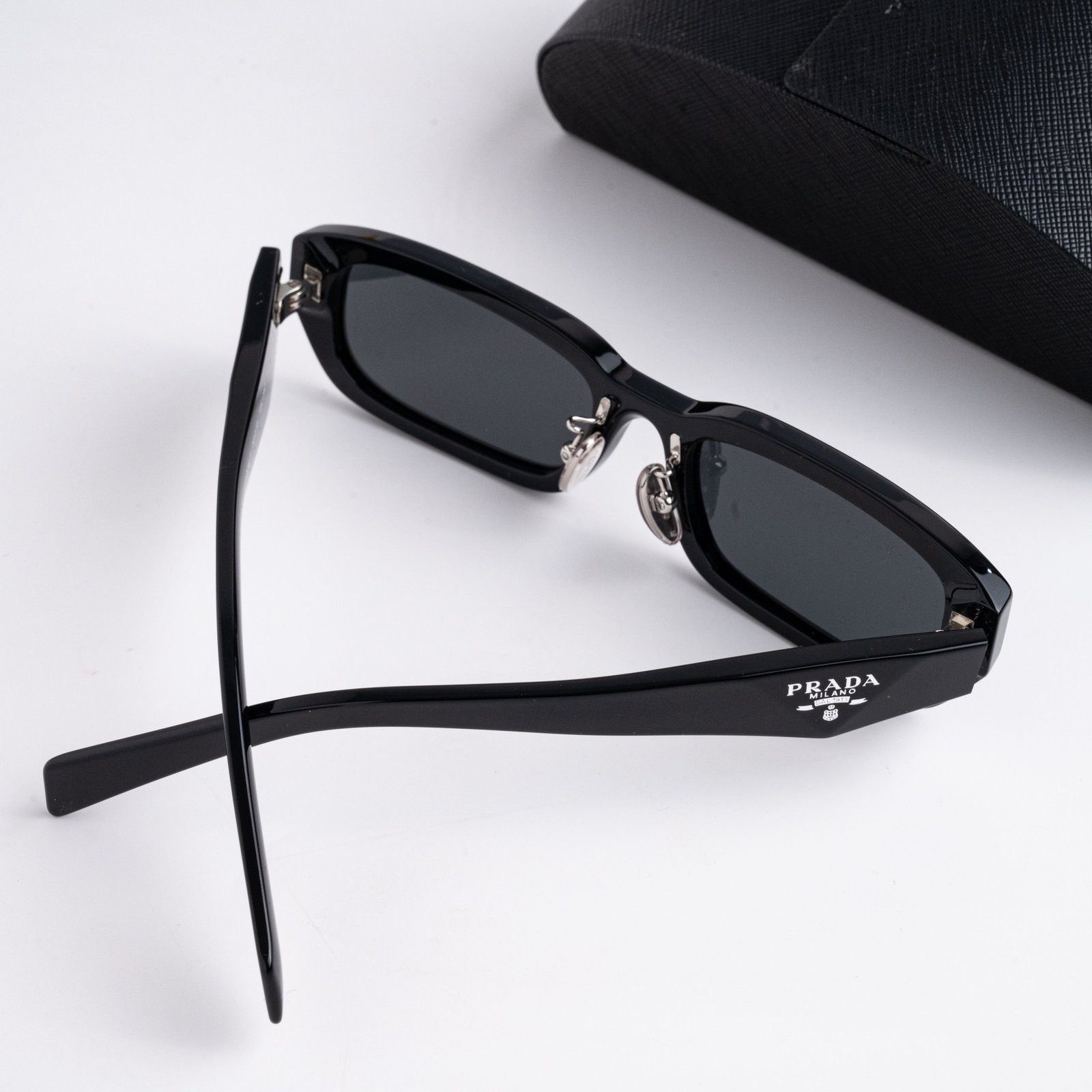 PRADA 0PR B06SF 16K08Z BLACK DARK GREY – 55_18_145(1)