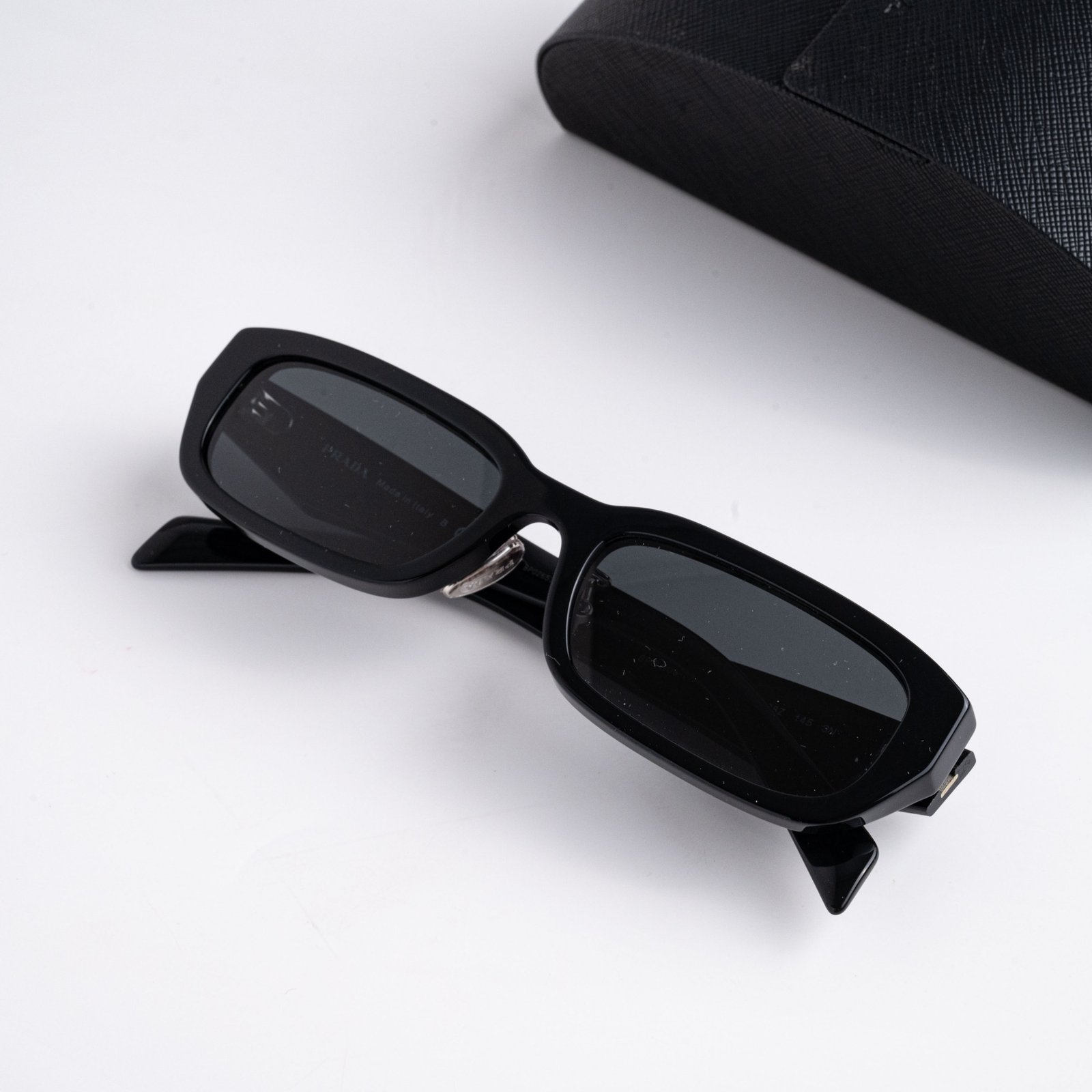 PRADA 0PR B06SF 16K08Z BLACK DARK GREY – 55_18_145(2)