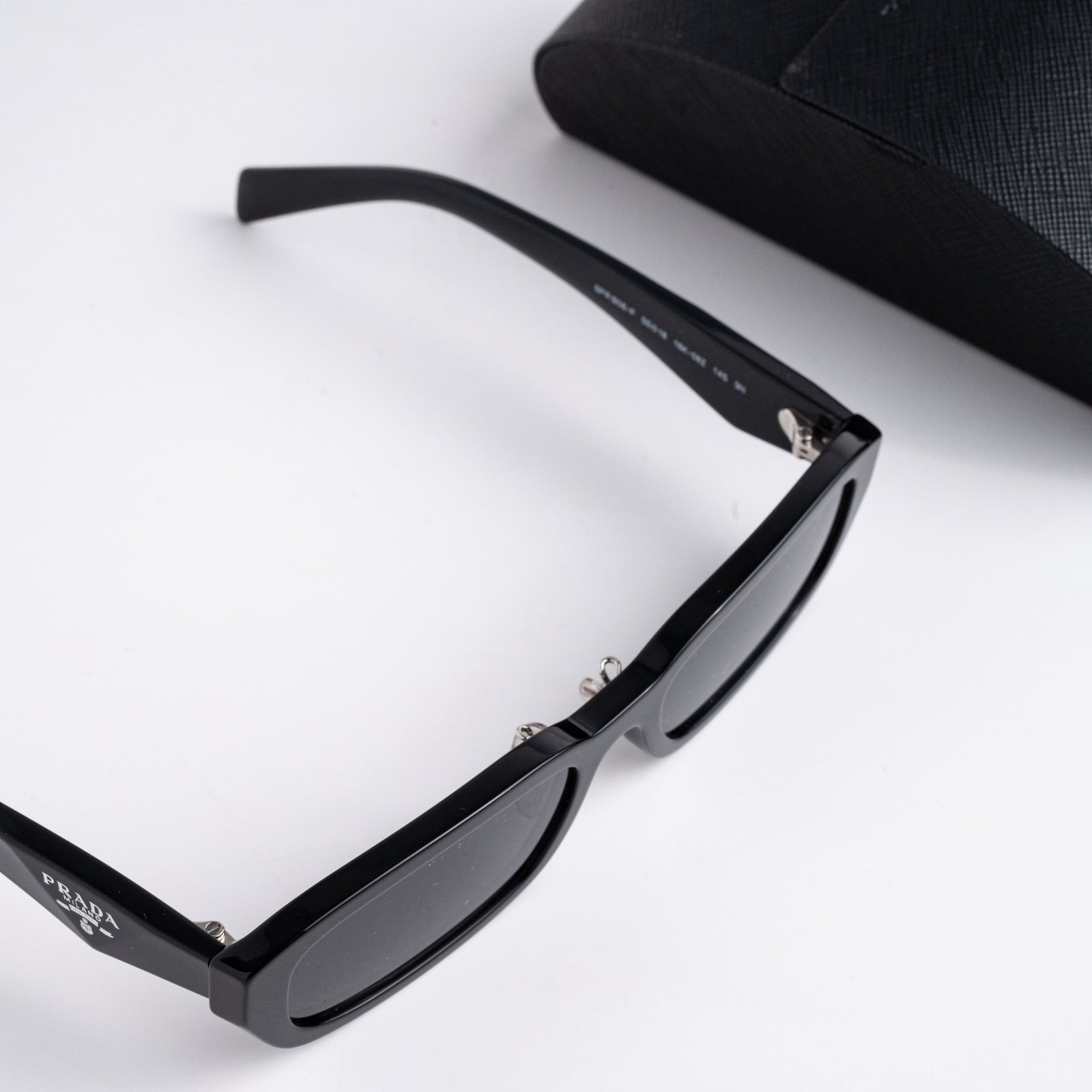 PRADA 0PR B06SF 16K08Z BLACK DARK GREY – 55_18_145(4)